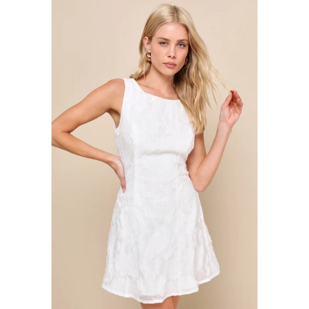 NWT Lulus Exquisite Moments White Floral Jacquard Sleeveless Mini Dress Size M